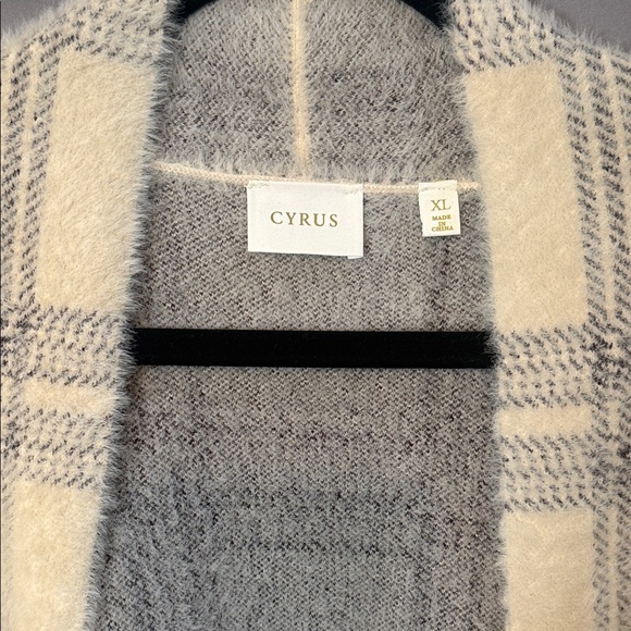 Cyrus Plaid Fuzzy Open Front Cardigan Sweater XL Gray Cream - Picture 3 of 9